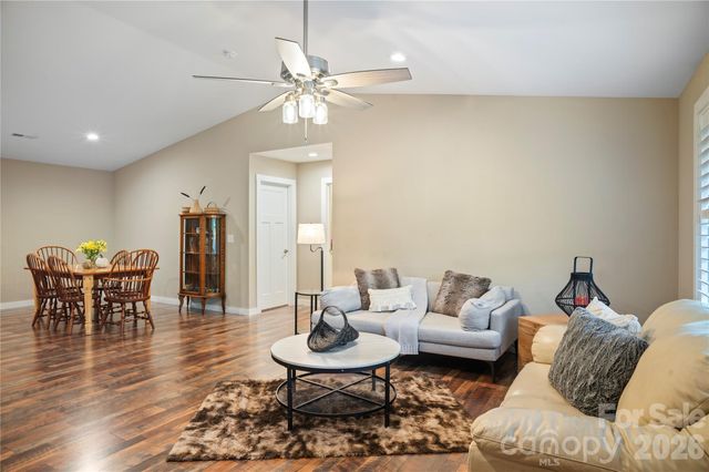 212 Walt Drive, Hendersonville, NC 28792