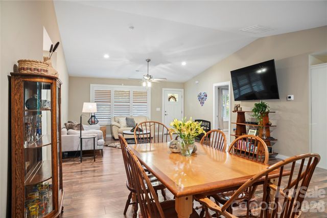 212 Walt Drive, Hendersonville, NC 28792