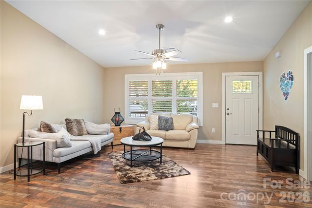 212 Walt Drive, Hendersonville, NC 28792