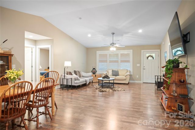 212 Walt Drive, Hendersonville, NC 28792