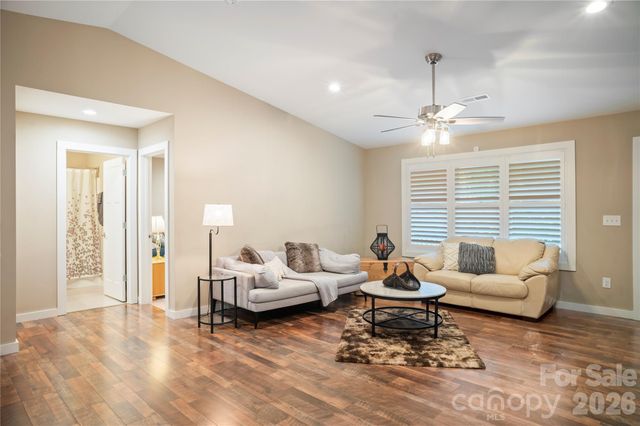 212 Walt Drive, Hendersonville, NC 28792