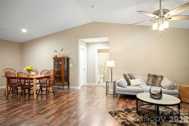 212 Walt Drive, Hendersonville, NC 28792