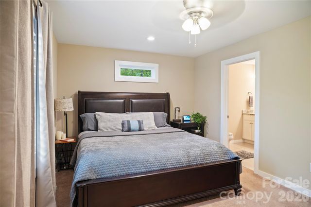 212 Walt Drive, Hendersonville, NC 28792