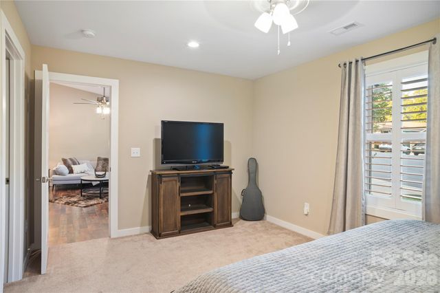 212 Walt Drive, Hendersonville, NC 28792