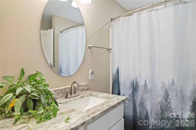 212 Walt Drive, Hendersonville, NC 28792