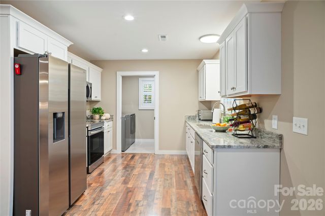 212 Walt Drive, Hendersonville, NC 28792