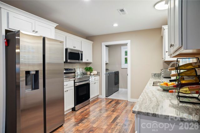 212 Walt Drive, Hendersonville, NC 28792