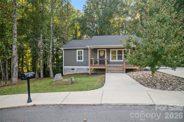 212 Walt Drive, Hendersonville, NC 28792