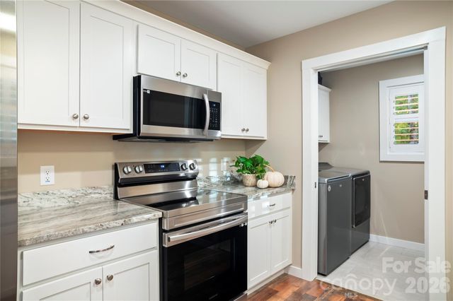 212 Walt Drive, Hendersonville, NC 28792