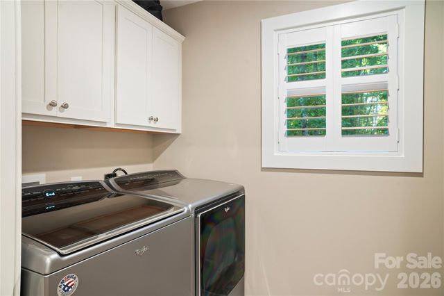 212 Walt Drive, Hendersonville, NC 28792
