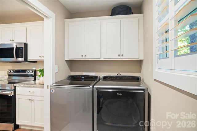 212 Walt Drive, Hendersonville, NC 28792