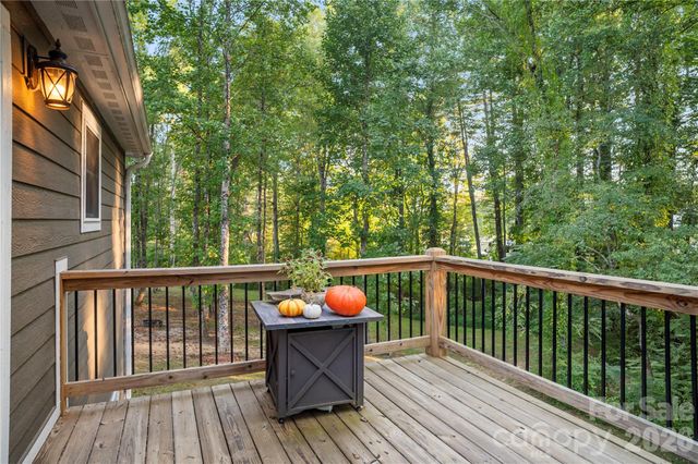 212 Walt Drive, Hendersonville, NC 28792