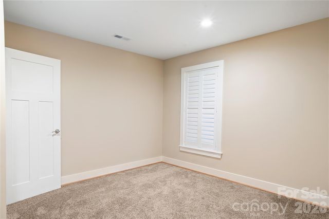 212 Walt Drive, Hendersonville, NC 28792