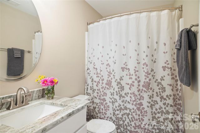 212 Walt Drive, Hendersonville, NC 28792
