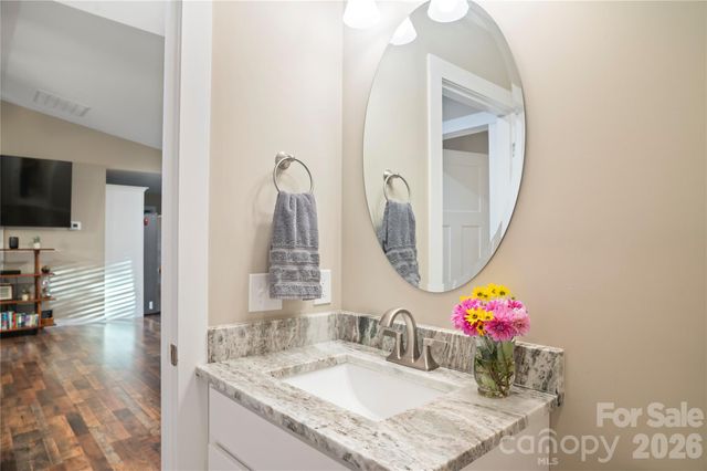 212 Walt Drive, Hendersonville, NC 28792