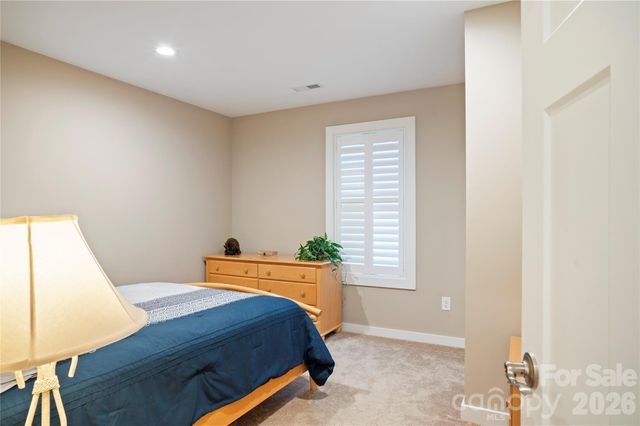 212 Walt Drive, Hendersonville, NC 28792