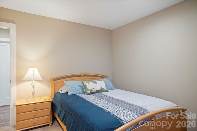 212 Walt Drive, Hendersonville, NC 28792