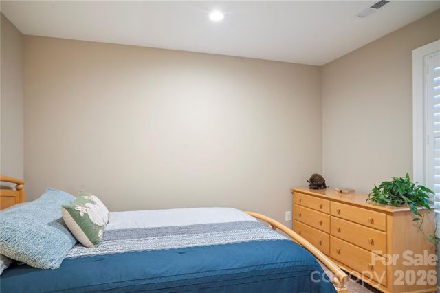212 Walt Drive, Hendersonville, NC 28792