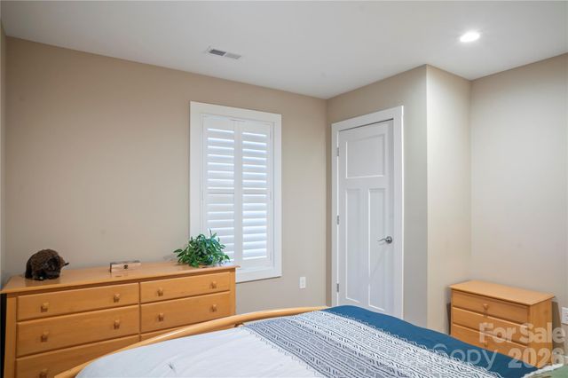 212 Walt Drive, Hendersonville, NC 28792