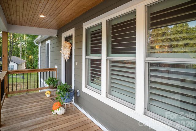 212 Walt Drive, Hendersonville, NC 28792