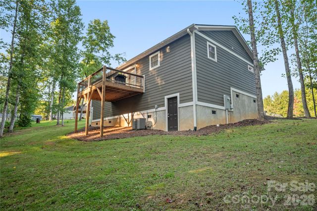 212 Walt Drive, Hendersonville, NC 28792