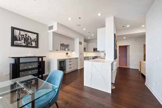 737 W Washington Boulevard 3607, Chicago, IL 60661