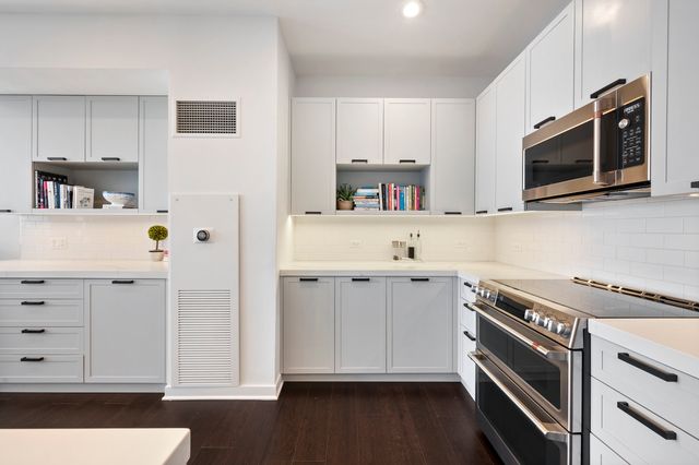 737 W Washington Boulevard 3607, Chicago, IL 60661