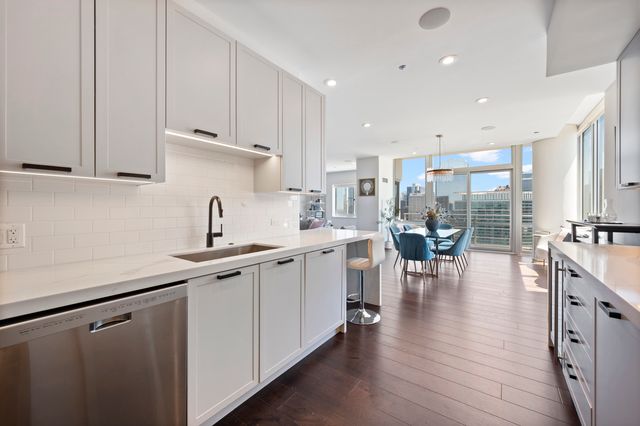 737 W Washington Boulevard 3607, Chicago, IL 60661