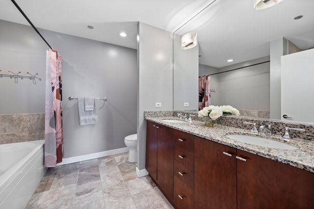 737 W Washington Boulevard 3607, Chicago, IL 60661