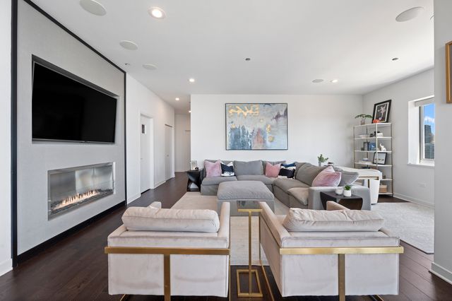 737 W Washington Boulevard 3607, Chicago, IL 60661