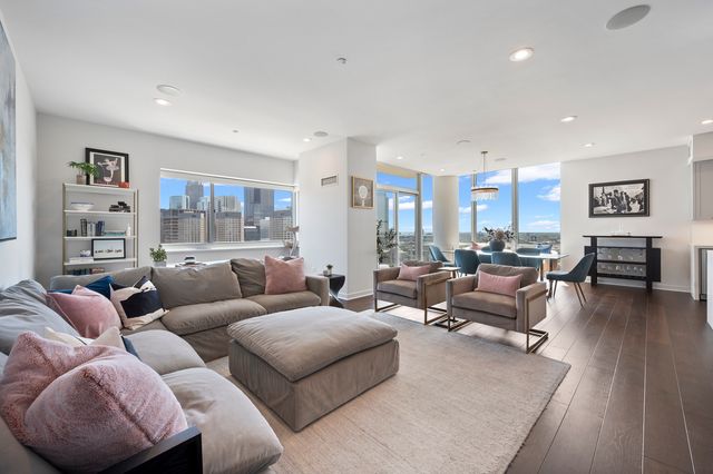 737 W Washington Boulevard 3607, Chicago, IL 60661