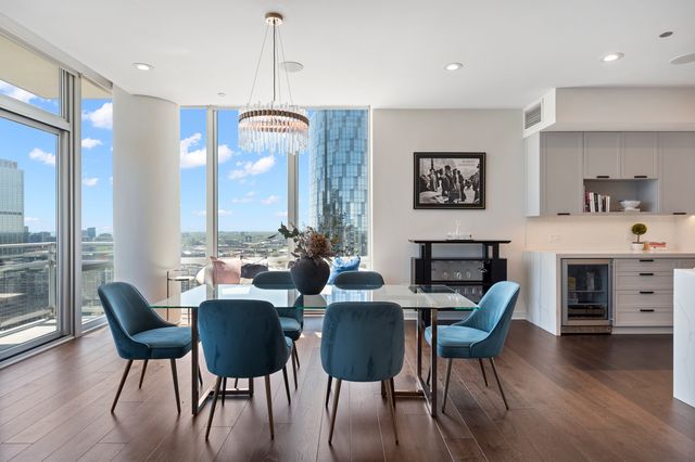 737 W Washington Boulevard 3607, Chicago, IL 60661