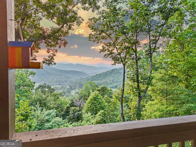 331 Camelot Trail, Clayton, GA 30525