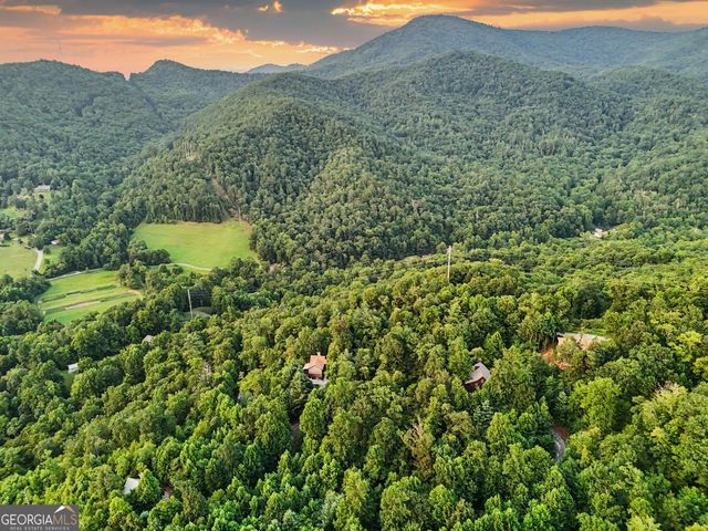 331 Camelot Trail, Clayton, GA 30525