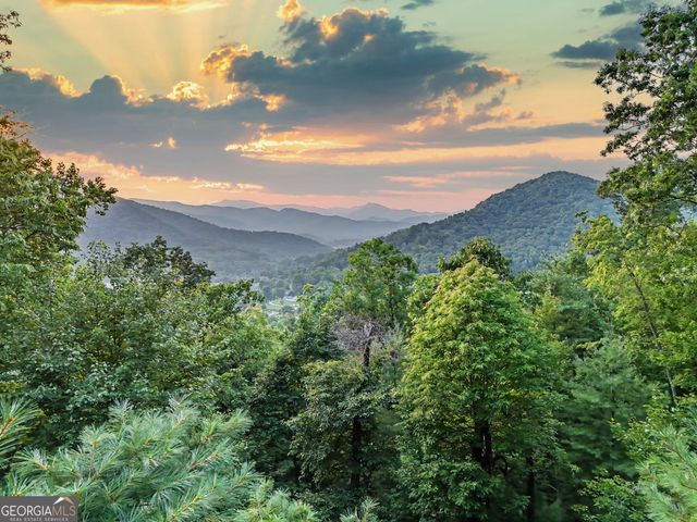 331 Camelot Trail, Clayton, GA 30525