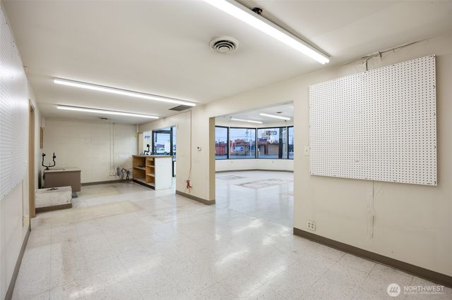 323 E 3rd Avenue, Moses Lake, WA 98837