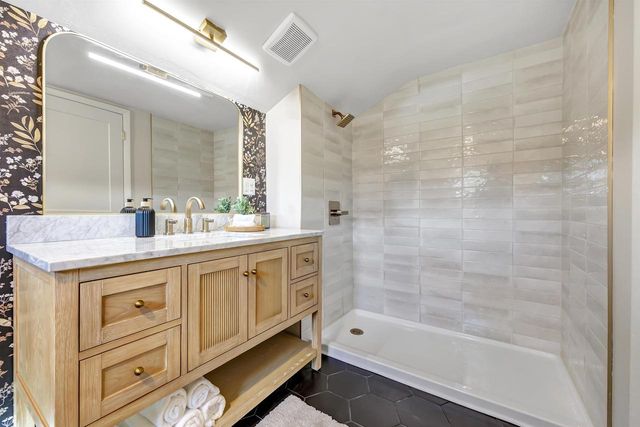 1017 RAYMOND STREET, Green Bay, WI 54304