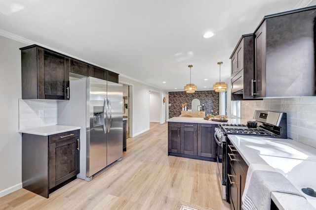 1017 RAYMOND STREET, Green Bay, WI 54304