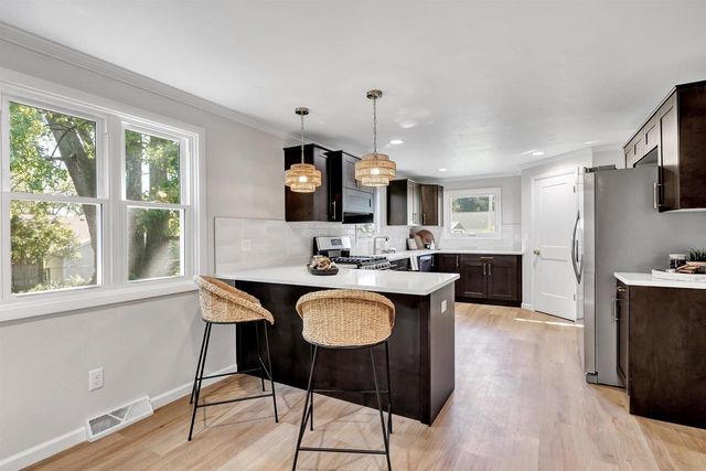 1017 RAYMOND STREET, Green Bay, WI 54304