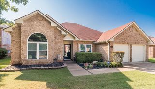 423 Clayton Street, Grand Prairie, TX 75052