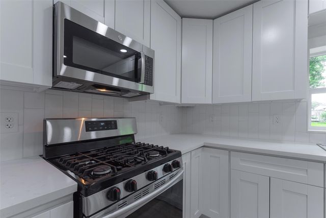 2627 Bayou Avenue, Baytown, TX 77520