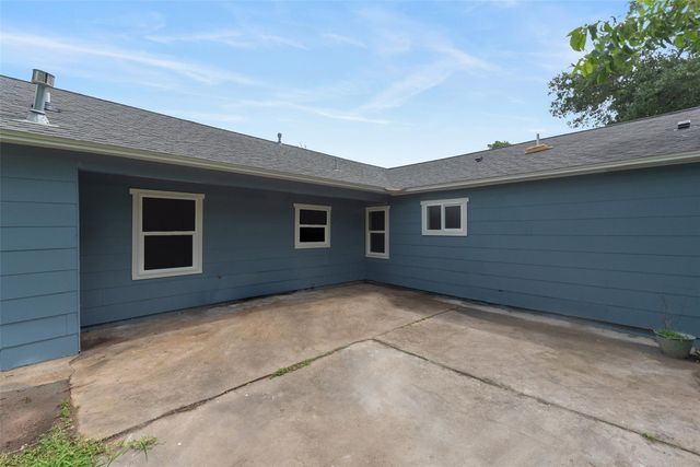 2627 Bayou Avenue, Baytown, TX 77520