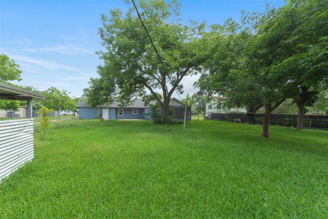 2627 Bayou Avenue, Baytown, TX 77520