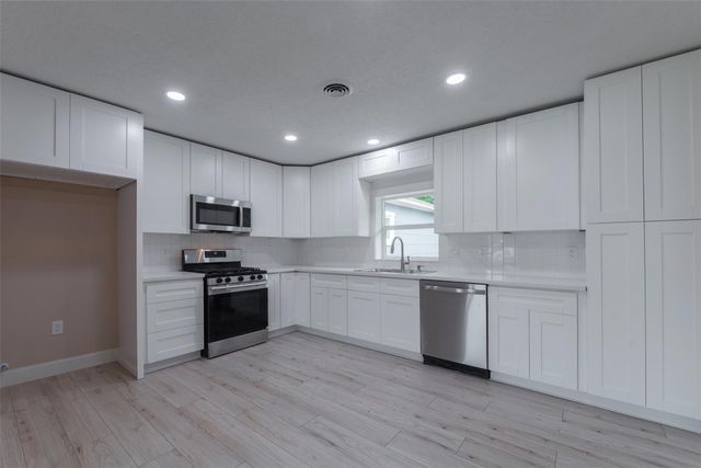 2627 Bayou Avenue, Baytown, TX 77520