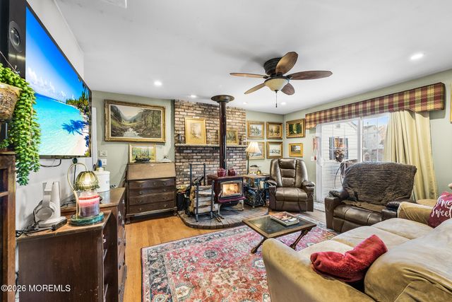 28 Standish Drive, Howell, NJ 07731