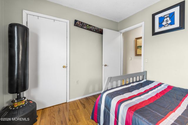 28 Standish Drive, Howell, NJ 07731