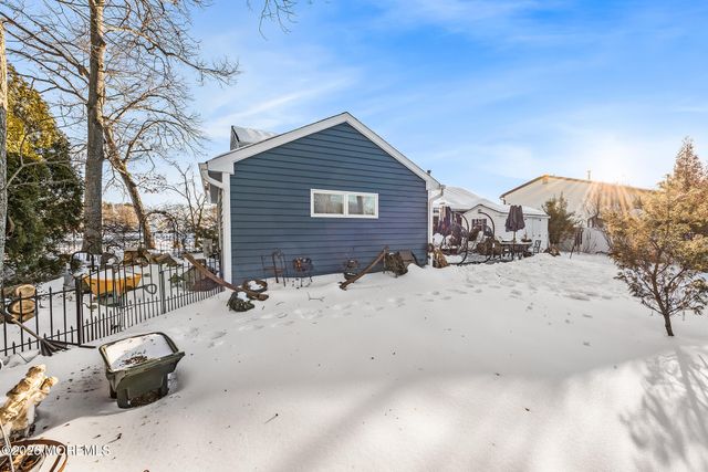 28 Standish Drive, Howell, NJ 07731