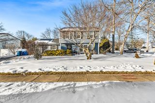 28 Standish Drive, Howell, NJ 07731