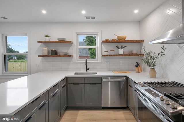 2237 N HARRISON ST, Arlington, VA 22205