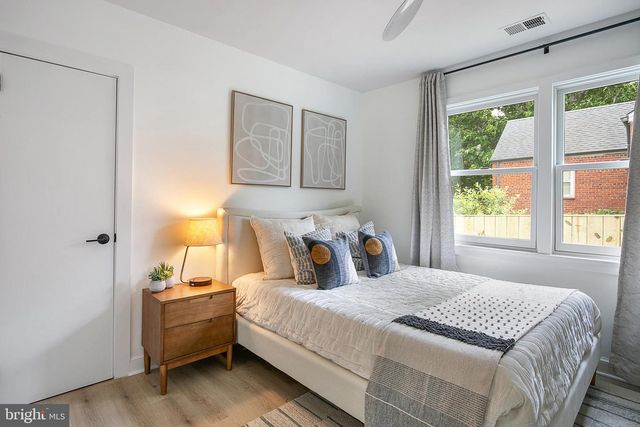 2237 N HARRISON ST, Arlington, VA 22205